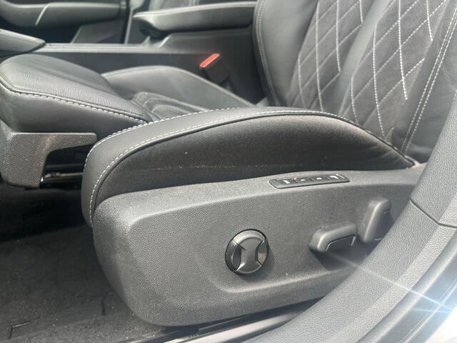 Skoda OCTAVIA Combi 1.4 TSI 245pk DSG RS iV PHEV Business · Panoramadak · Apple/Android Car Play · Elek. Voorstoelen · P-Sensoren · 18'' Inch ·