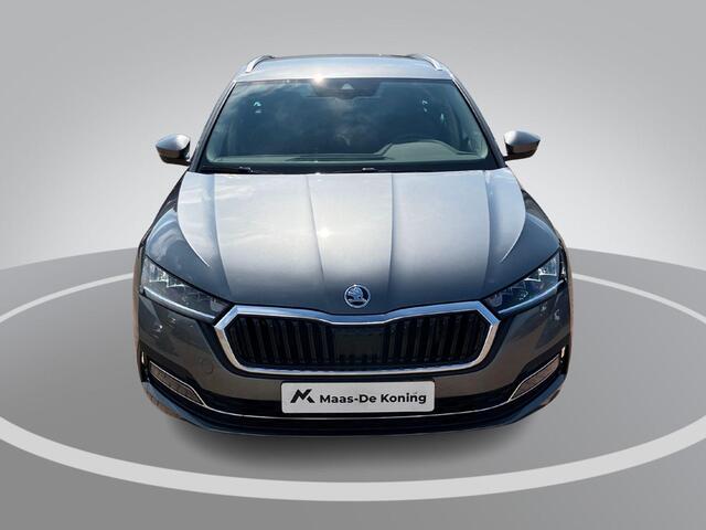 Skoda OCTAVIA Combi 1.5e-TSI/150PK Business Edition Plus · Navigatie · Apple/Android Car Play · Camera + Parkeersensoren · Stoelverwarming ·