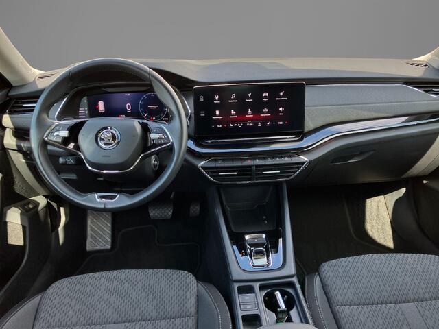 Skoda OCTAVIA Combi 1.5e-TSI/150PK Business Edition Plus · Navigatie · Apple/Android Car Play · Camera + Parkeersensoren · Stoelverwarming ·