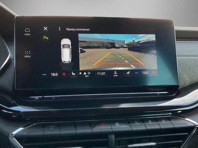 Skoda OCTAVIA Combi 1.5e-TSI/150PK Business Edition Plus · Navigatie · Apple/Android Car Play · Camera + Parkeersensoren · Stoelverwarming ·