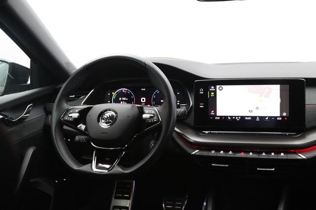 Skoda OCTAVIA Combi 1.4 TSI RS 245 PK iV PHEV Business, Trekhaak, Camera, Adap. Cruise Control, 4 x Stoelverwarming