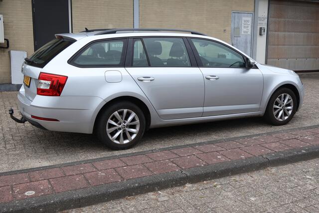 Skoda OCTAVIA Combi 1.0 TSI Greent. Amb. Busn. / NL-Auto / Clima / 2e eigen. / Navi / Cruise