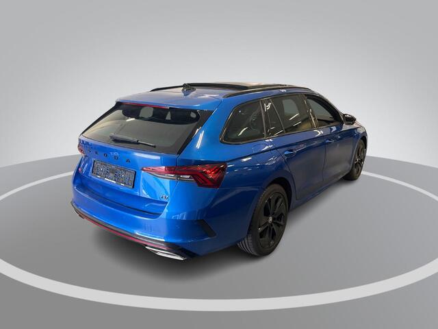 Skoda OCTAVIA Combi 1.4 TSI 245pk DSG RS iV PHEV Business · Panoramadak · Apple/Android Car Play · P-Sensoren · Sfeerverlichting · 18'' Inch ·