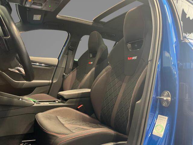 Skoda OCTAVIA Combi 1.4 TSI 245pk DSG RS iV PHEV Business · Panoramadak · Apple/Android Car Play · P-Sensoren · Sfeerverlichting · 18'' Inch ·