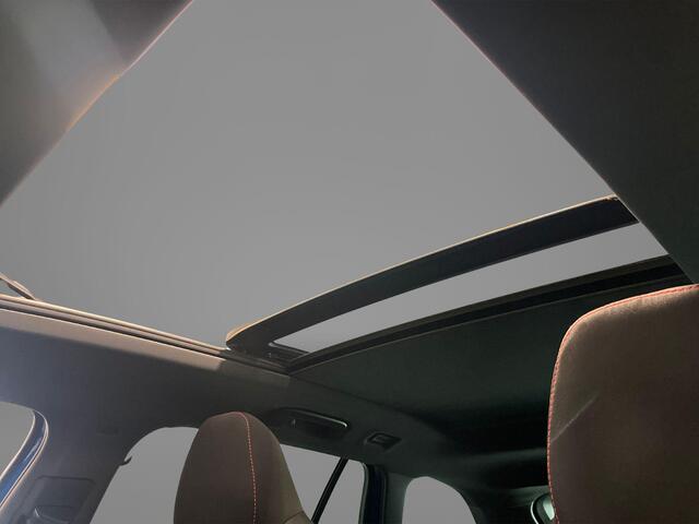 Skoda OCTAVIA Combi 1.4 TSI 245pk DSG RS iV PHEV Business · Panoramadak · Apple/Android Car Play · P-Sensoren · Sfeerverlichting · 18'' Inch ·