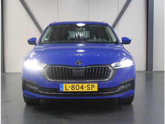 Skoda OCTAVIA Combi 1.0 110PK TSI Business Edition Plus | 2de eigenaar | AppleCarplay/AndroidAuto | Stoelverwarming | Navigatie | 17"LMV | Climate Control | Cruise Control | Sfeerverlichting | Keyless | Isofix | Privacy Glass | Parkeersensoren | Electrische achterklep