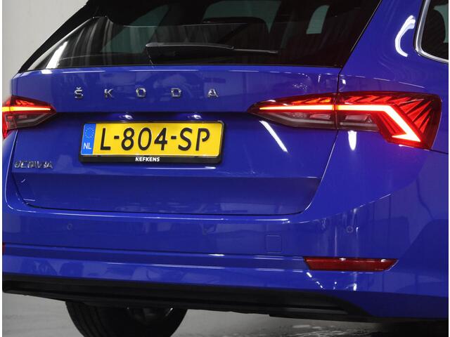Skoda OCTAVIA Combi 1.0 110PK TSI Business Edition Plus | 2de eigenaar | AppleCarplay/AndroidAuto | Stoelverwarming | Navigatie | 17"LMV | Climate Control | Cruise Control | Sfeerverlichting | Keyless | Isofix | Privacy Glass | Parkeersensoren | Electrische achterklep
