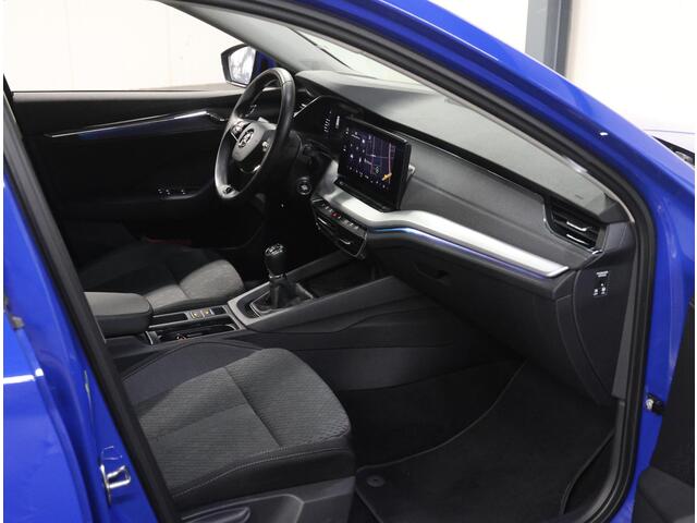Skoda OCTAVIA Combi 1.0 110PK TSI Business Edition Plus | 2de eigenaar | AppleCarplay/AndroidAuto | Stoelverwarming | Navigatie | 17"LMV | Climate Control | Cruise Control | Sfeerverlichting | Keyless | Isofix | Privacy Glass | Parkeersensoren | Electrische achterklep