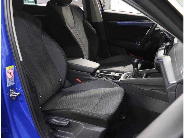 Skoda OCTAVIA Combi 1.0 110PK TSI Business Edition Plus | 2de eigenaar | AppleCarplay/AndroidAuto | Stoelverwarming | Navigatie | 17"LMV | Climate Control | Cruise Control | Sfeerverlichting | Keyless | Isofix | Privacy Glass | Parkeersensoren | Electrische achterklep