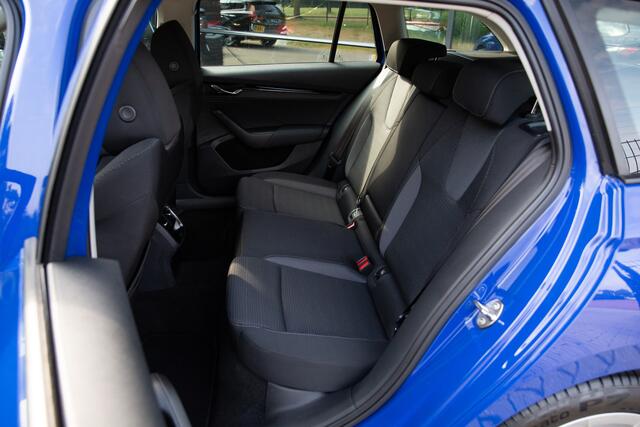 Skoda OCTAVIA Combi 1.4 TSI iV PHEV Style Business , Trekhaak, Carplay,
