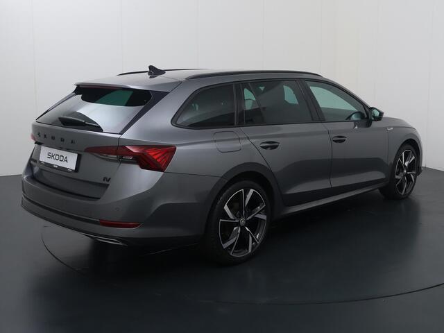 Skoda OCTAVIA Combi 1.4 TSI iV PHEV Sportline Business | 204 PK | SoH 100% | Adaptive Cruise Control | Achteruitrijcamera | Head-up display | Keyless Entry | Stoelverwarming |