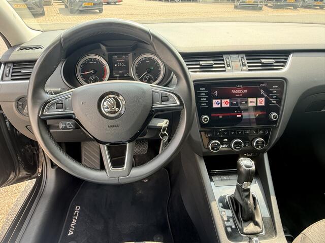 Skoda OCTAVIA Combi 1.5 TSI Style 150pk DSG | Trekhaak | Apple/Android | Adapt. Cruise | Stoelverwarming | PDC | ECC