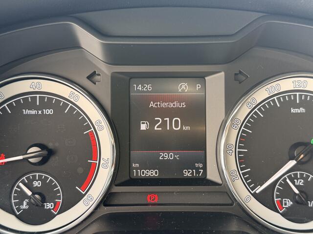 Skoda OCTAVIA Combi 1.5 TSI Style 150pk DSG | Trekhaak | Apple/Android | Adapt. Cruise | Stoelverwarming | PDC | ECC