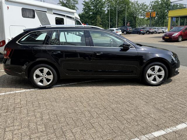 Skoda OCTAVIA Combi 1.5 TSI Style 150pk DSG | Trekhaak | Apple/Android | Adapt. Cruise | Stoelverwarming | PDC | ECC