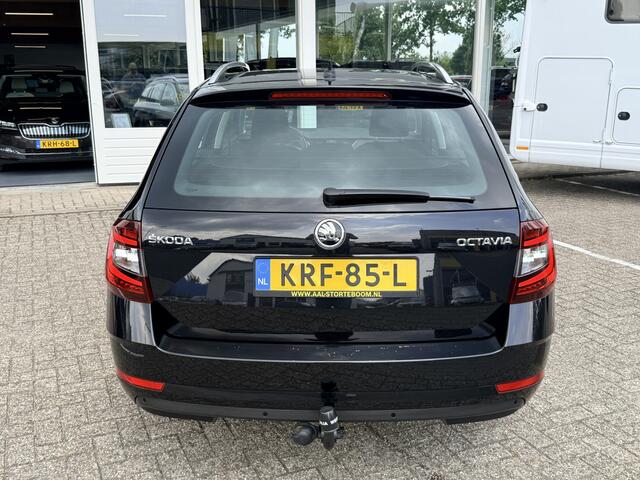 Skoda OCTAVIA Combi 1.5 TSI Style 150pk DSG | Trekhaak | Apple/Android | Adapt. Cruise | Stoelverwarming | PDC | ECC
