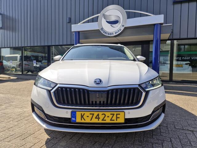 Skoda OCTAVIA Combi 1.0 TSI Business Edition | 1e eigenaar | Navigatie | Trekhaak |