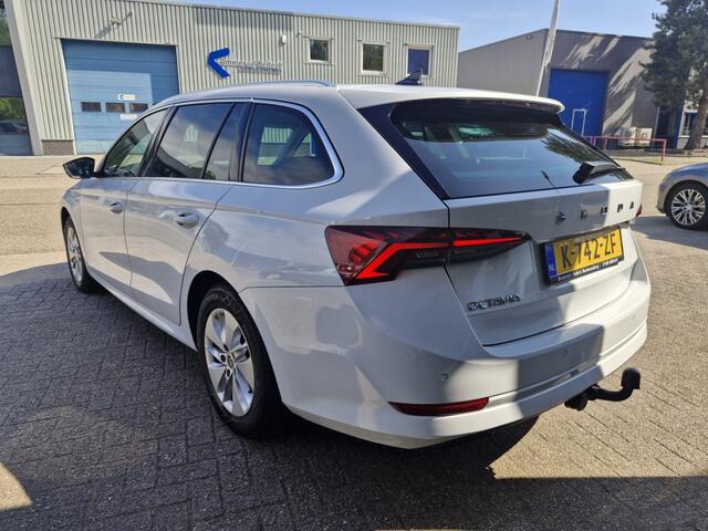 Skoda OCTAVIA Combi 1.0 TSI Business Edition | 1e eigenaar | Navigatie | Trekhaak |