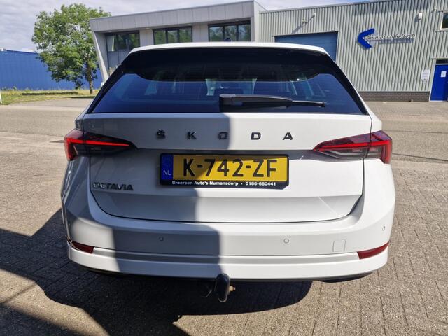 Skoda OCTAVIA Combi 1.0 TSI Business Edition | 1e eigenaar | Navigatie | Trekhaak |