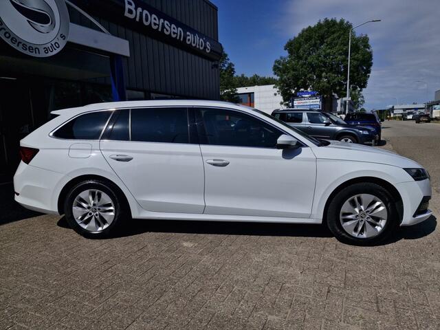 Skoda OCTAVIA Combi 1.0 TSI Business Edition | 1e eigenaar | Navigatie | Trekhaak |