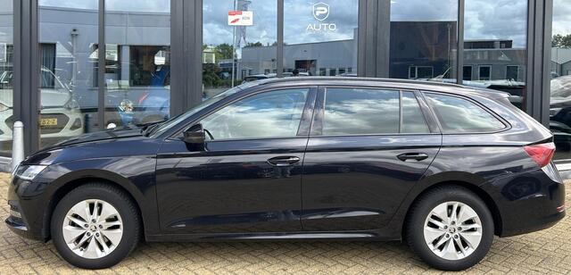 Skoda OCTAVIA Combi 1.5 e-TSI Business Edition 150PK | NIEUW MODEL | NL AUTO | AUTOMAAT | Digital Cockpit | Trekhaak | Elektrische Achterklep | Dodehoek Detectie | Parkeersensoren Voor en Achter | Sfeer Verlichting | LED | Carplay | 2 Sleutels | NAP | Climate control |