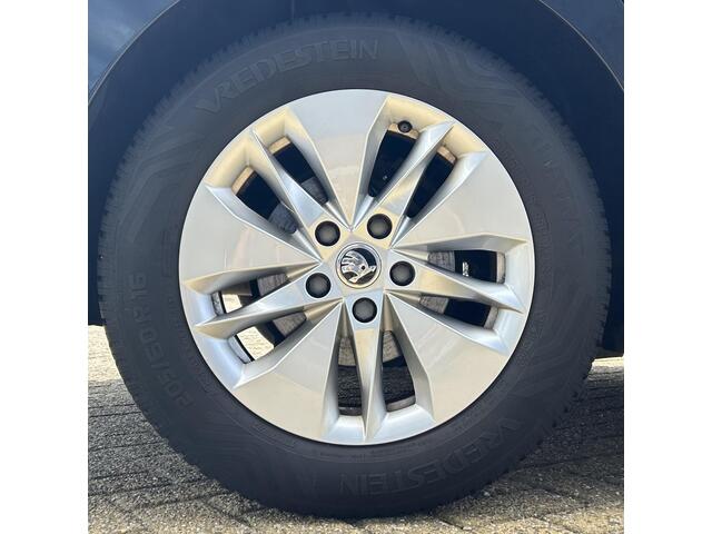 Skoda OCTAVIA Combi 1.5 e-TSI Business Edition 150PK | NIEUW MODEL | NL AUTO | AUTOMAAT | Digital Cockpit | Trekhaak | Elektrische Achterklep | Dodehoek Detectie | Parkeersensoren Voor en Achter | Sfeer Verlichting | LED | Carplay | 2 Sleutels | NAP | Climate control |