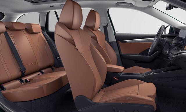 Skoda OCTAVIA Combi 1.5 TSI MHEV Sportline Tour / 18" Lichtmetalen velgen / Panoramadak / Suite interieur design selectie cognac / Trekhaak uitklapbaar / Chrome pakket / Winter pakket / Side Assist / Light & View Pakket