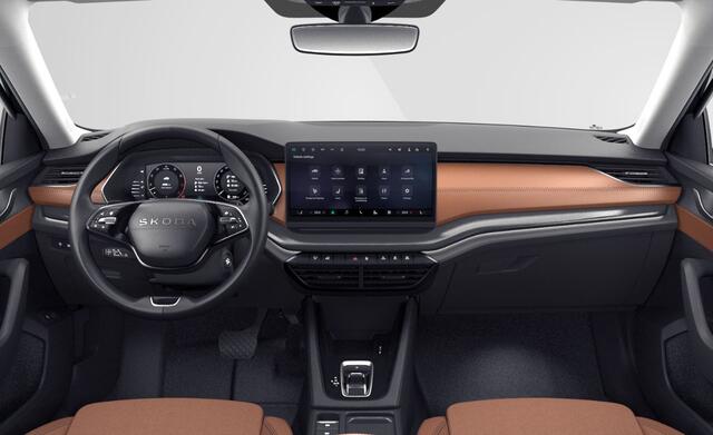 Skoda OCTAVIA Combi 1.5 TSI MHEV Sportline Tour / 18" Lichtmetalen velgen / Panoramadak / Suite interieur design selectie cognac / Trekhaak uitklapbaar / Chrome pakket / Winter pakket / Side Assist / Light & View Pakket