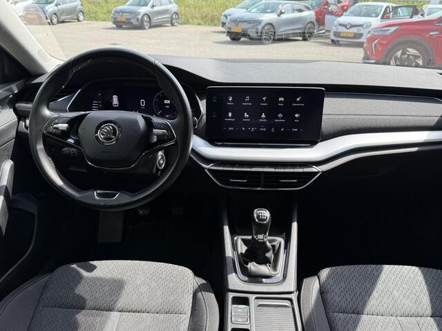 Skoda OCTAVIA Combi 1.5 TSI First Edition | Wegklapbare trekhaak | Cruise adaptief | Stoelverwarming | Elektrische achterklep | LED | DAB | Lichtmetaal |
