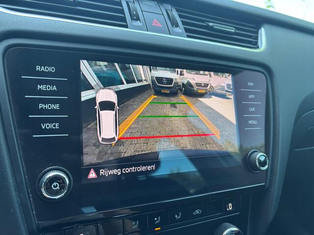 Skoda OCTAVIA Combi 1.0 TSI Greentech Ambition Business | Automaat | Apple Carplay | Achterruitrijcamera | Navi