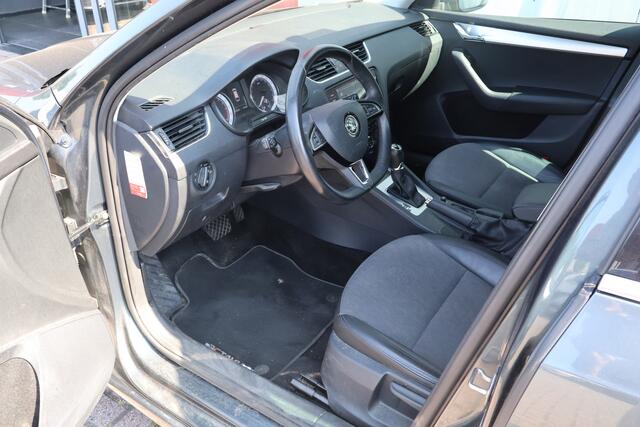 Skoda OCTAVIA Combi 1.6 TDI DSG Greentech Clever Edition