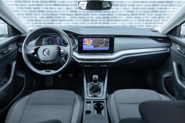Skoda OCTAVIA 1.0 TSI Ambition | Navigatie | Apple Carplay | Android Auto | Parkeersensoren | Cruise Control | Climate Control | Stoelverwarming | Privacy Glas | LED Koplampen | Lichtmetalen Velgen