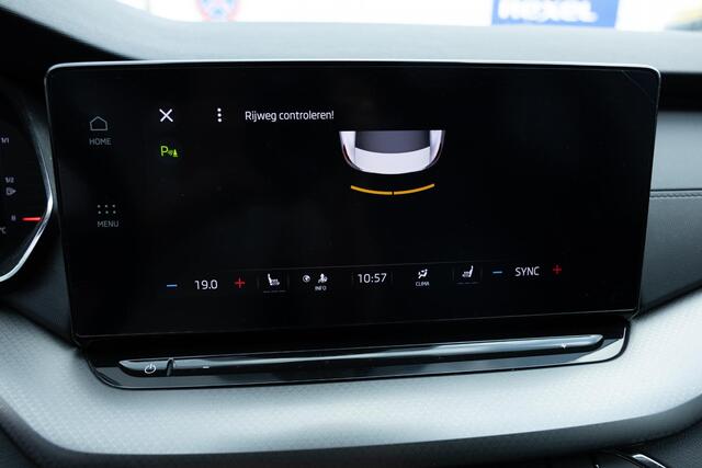 Skoda OCTAVIA 1.0 TSI Ambition | Navigatie | Apple Carplay | Android Auto | Parkeersensoren | Cruise Control | Climate Control | Stoelverwarming | Privacy Glas | LED Koplampen | Lichtmetalen Velgen