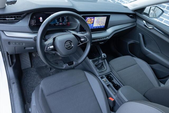 Skoda OCTAVIA 1.0 TSI Ambition | Navigatie | Apple Carplay | Android Auto | Parkeersensoren | Cruise Control | Climate Control | Stoelverwarming | Privacy Glas | LED Koplampen | Lichtmetalen Velgen