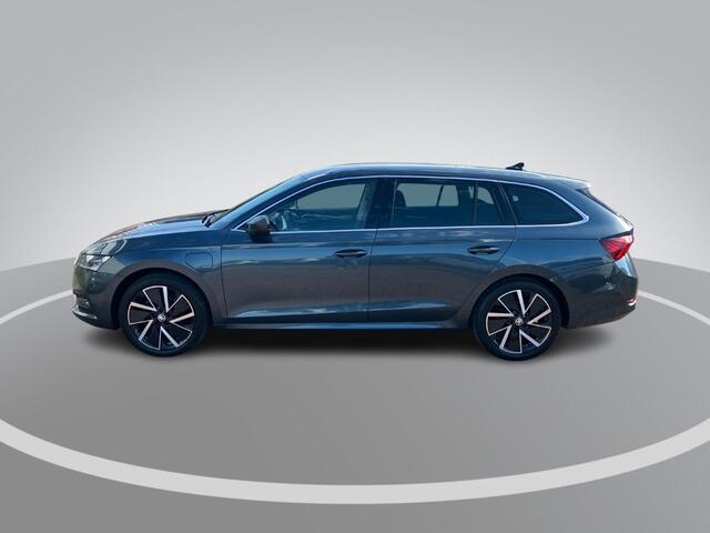 Skoda OCTAVIA Combi 1.4TSI iV PHEV 150kW/204PK Sportline Business · Apple/Android Car Play · Stoelverwarming · Navigatie · Camera + Parkeersensoren
