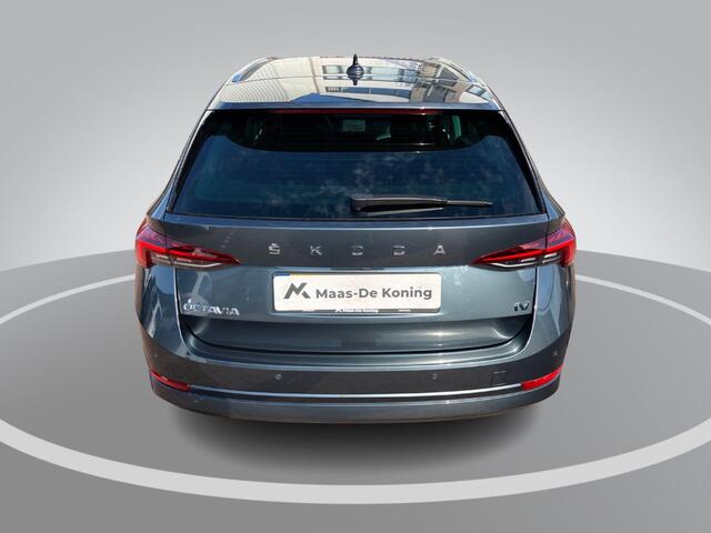 Skoda OCTAVIA Combi 1.4TSI iV PHEV 150kW/204PK Sportline Business · Apple/Android Car Play · Stoelverwarming · Navigatie · Camera + Parkeersensoren