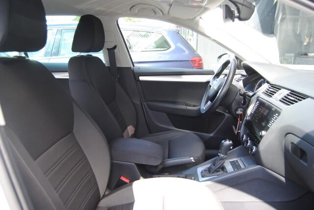 Skoda OCTAVIA Combi 1.4 TSI Grt Ambition | Trekhaak | Carplay | Automaat | Cruise