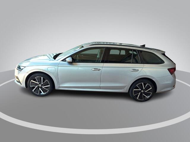 Skoda OCTAVIA Combi 1.4 TSI iV PHEV 204pk DSG Business Edition · Stuur- & Stoelverwarming · Apple/Android Car Play · Cruise Control · Elek. Achterklep · Draadloze Telefoonlader ·