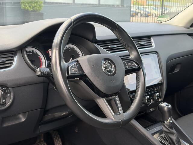 Skoda OCTAVIA Combi 1.5 TSI Greentech Style Business 2e Eigenaar,Draadloze telefoonlader,Carplay,Camera,Navi,Trekhaak,150pk,Pdc V+A,Keyless,Clima,Cruise,Elekt.Stoel,Recent beurt gehad,N.A.P,Apk tot 07-2027