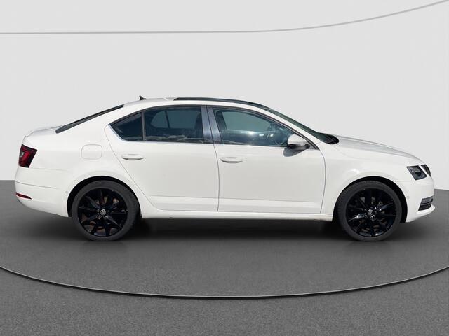 Skoda OCTAVIA 1.0 TSI Greentech Style Business Pano | Stoel verw. | Clima | Pkr sensoren |