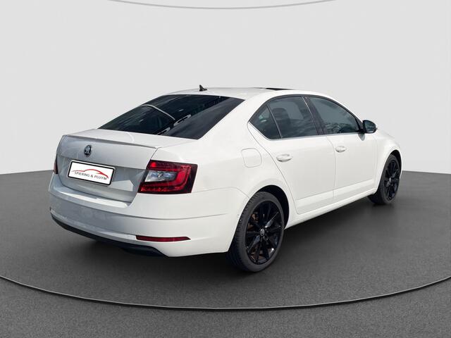 Skoda OCTAVIA 1.0 TSI Greentech Style Business Pano | Stoel verw. | Clima | Pkr sensoren |