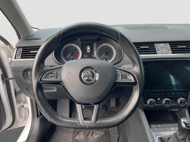 Skoda OCTAVIA 1.0 TSI Greentech Style Business Pano | Stoel verw. | Clima | Pkr sensoren |