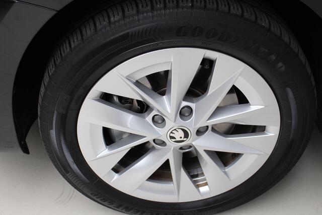 Skoda OCTAVIA Combi 1.4 TSI iV PHEV Bus.Edition | Panoramadak | Navigatie | PDC+ Camera | Trekhaak