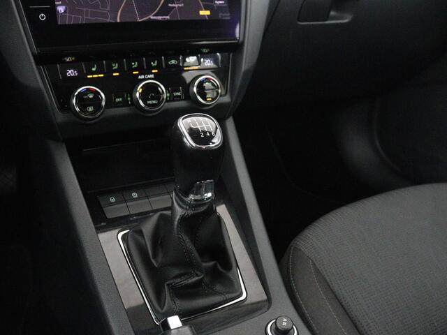 Skoda OCTAVIA Combi 1.4 TSI Greentech Style Business | Stoelverwarming | Canton sound | Carplay | Cruise control | Navigatie | Park assist | Climate control | Trekhaak