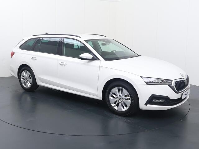 Skoda OCTAVIA Combi 1.5 e-TSI Business Edition | 150 PK | Trekhaak | Keyless Entry | Navigatiesysteem | Cruise Control | Parkeersensoren |