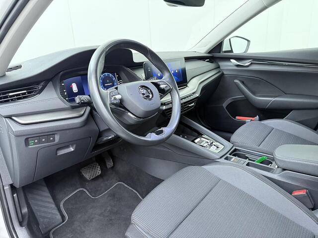 Skoda OCTAVIA Combi 1.5 e-TSI Business Edition | 150 PK | Trekhaak | Keyless Entry | Navigatiesysteem | Cruise Control | Parkeersensoren |