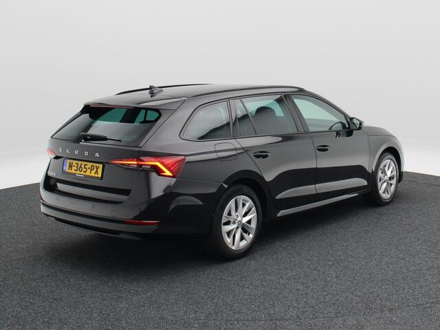 Skoda OCTAVIA Combi 1.5 TSi 150 Pk First Edition | Stoelverwarming | Camera | Adaptive cruise | Navigatie | CarPlay | Matrix LED | 17 Inch | 60.639 Km !!