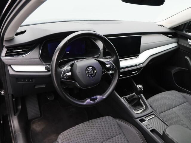 Skoda OCTAVIA Combi 1.5 TSi 150 Pk First Edition | Stoelverwarming | Camera | Adaptive cruise | Navigatie | CarPlay | Matrix LED | 17 Inch | 60.639 Km !!