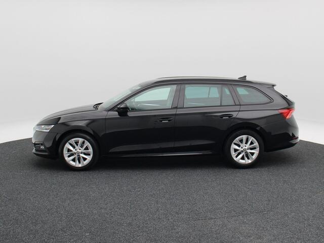 Skoda OCTAVIA Combi 1.5 TSi 150 Pk First Edition | Stoelverwarming | Camera | Adaptive cruise | Navigatie | CarPlay | Matrix LED | 17 Inch | 60.639 Km !!