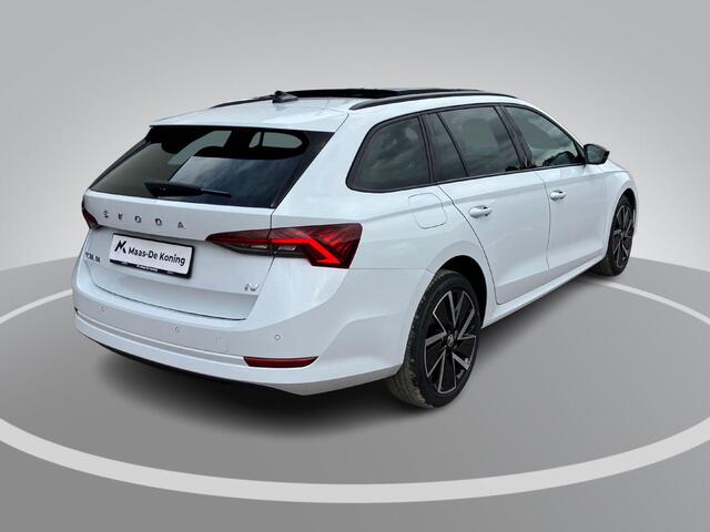 Skoda OCTAVIA Combi 1.4 TSI 204pk DSG PHEV Sportline Business Panoramadak · Stoelverwarming · Apple/Android Car Play ·