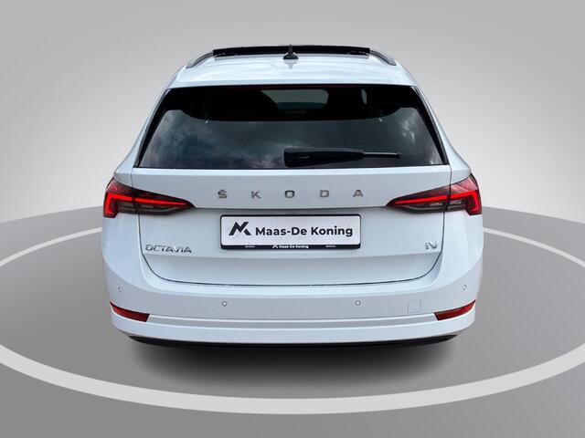 Skoda OCTAVIA Combi 1.4 TSI 204pk DSG PHEV Sportline Business Panoramadak · Stoelverwarming · Apple/Android Car Play ·
